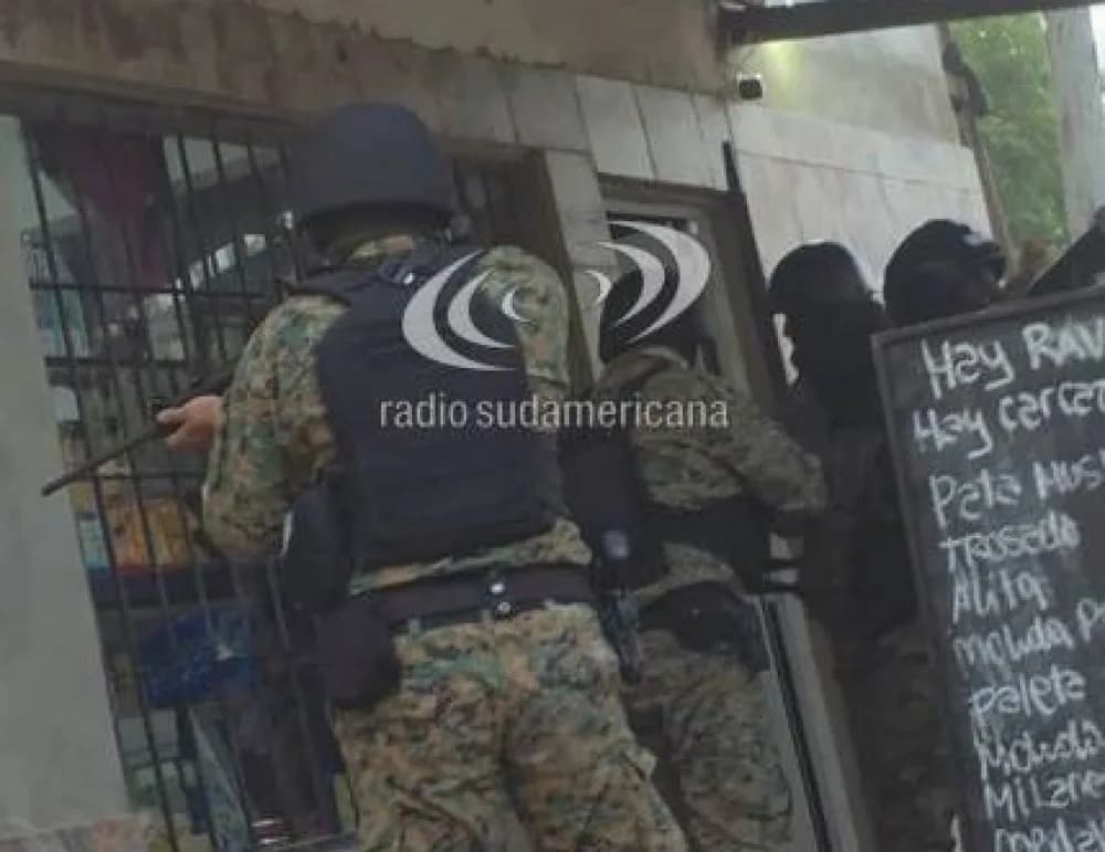 Allanamientos: secuestraron droga y un arma, pero uno se escapó