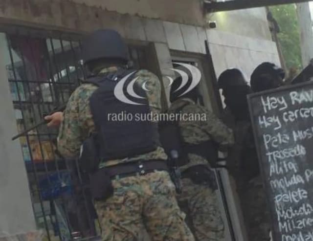 Allanamientos: secuestraron droga y un arma, pero uno se escapó