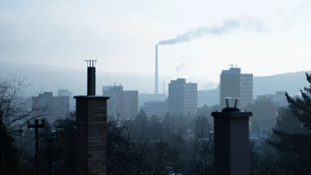 Te duelen los dientes y cada vez tenemos más claro uno de los culpables: la contaminación del aire se infiltra en nuestras encías