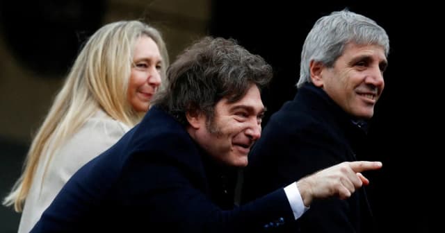 El Gobierno le avisó a los fondos extranjeros que suspendió la emisión de deuda en dólares a nivel local