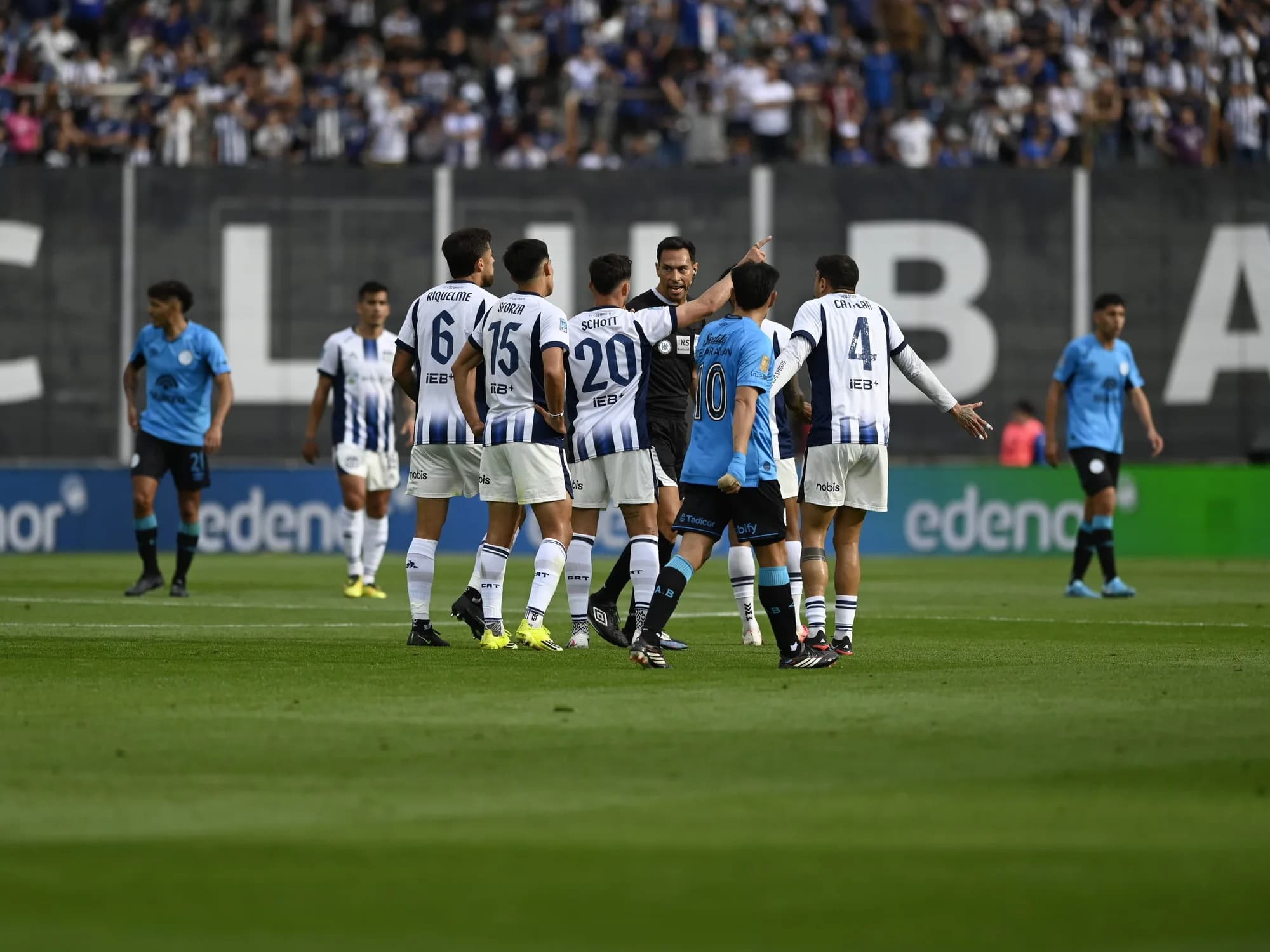 Videos: las tres polémicas del clásico Talleres - Belgrano