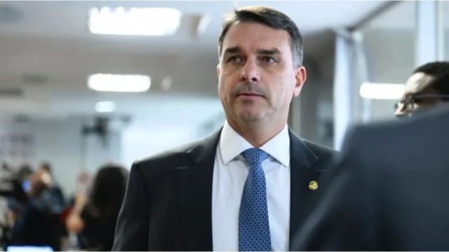 Sorpresa en Brasil: Flávio Bolsonaro se impone en la primera vuelta, Lula ante un difícil escenario para el balotaje