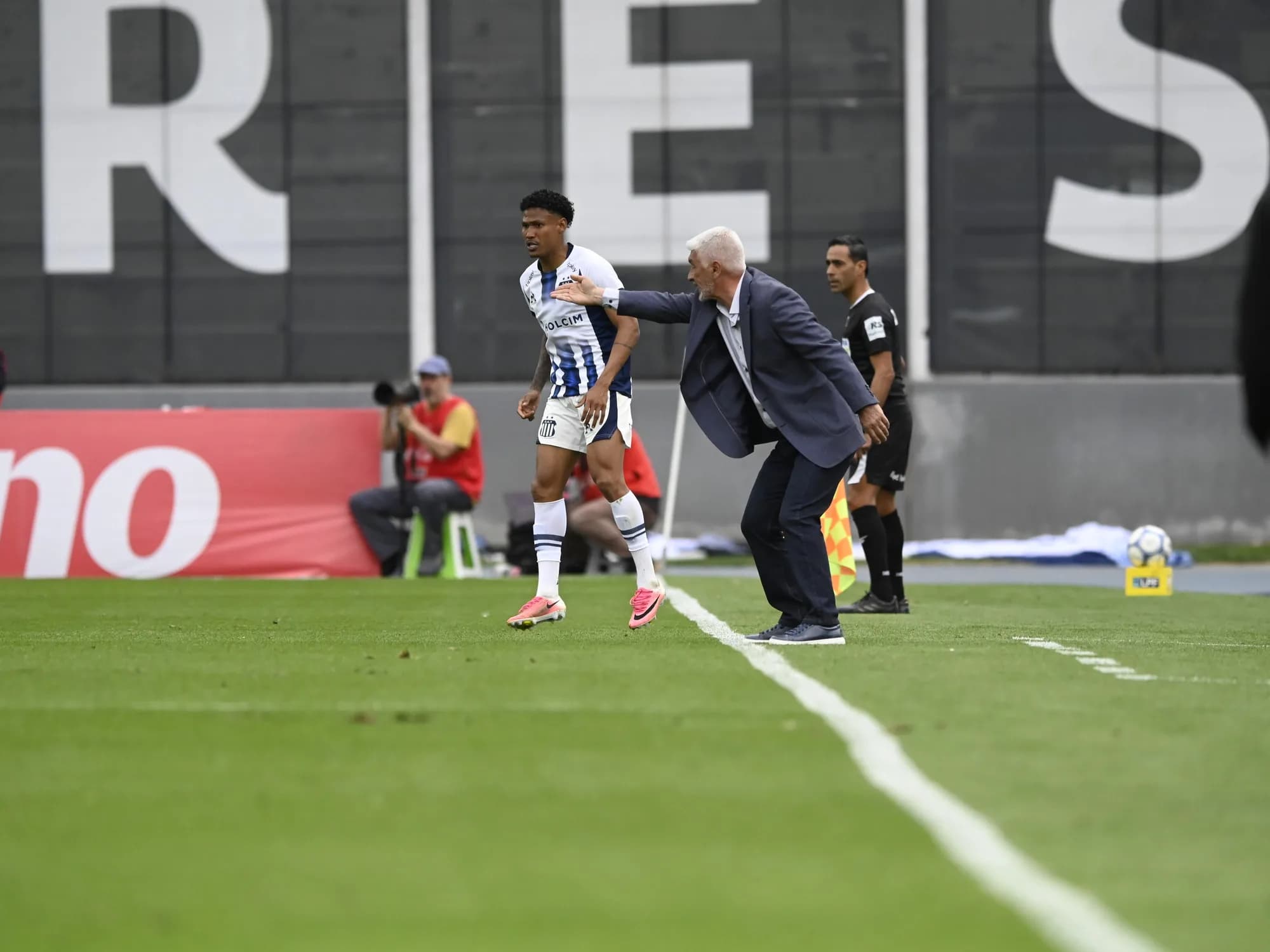 De Felippe tras perder el clásico: de "estamos verdes" a "nos está costando un huevo"