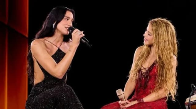 Dua Lipa y Shakira cantaron un hitazo: Necesito que alguien me pellizque