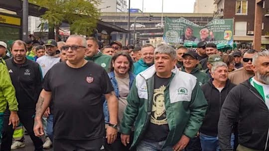 Moyano saca los camiones a la calle para defender un botín de 200 millones de dólares por "despidos ficticios"