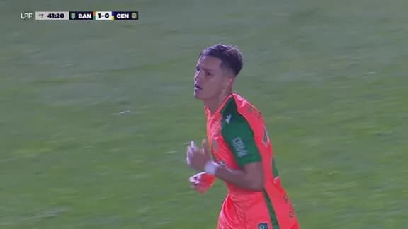 ¡Golazo total de Adoryán ante Rosario Central!