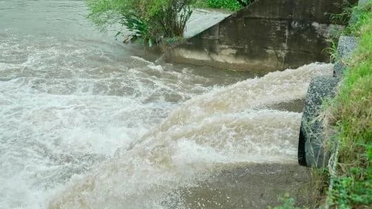 El Gobierno habilitó compras por fuera del régimen habitual y $1.500 millones por la emergencia climática