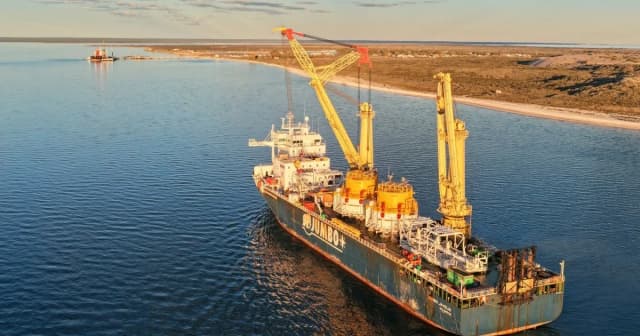 Tras cruzar el Estrecho de Ormuz, llegaron a Río Negro insumos claves para la exportación de petróleo de Vaca Muerta