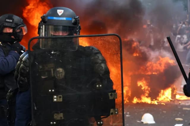 Nuevos disturbios en Francia por las protestas estudiantiles