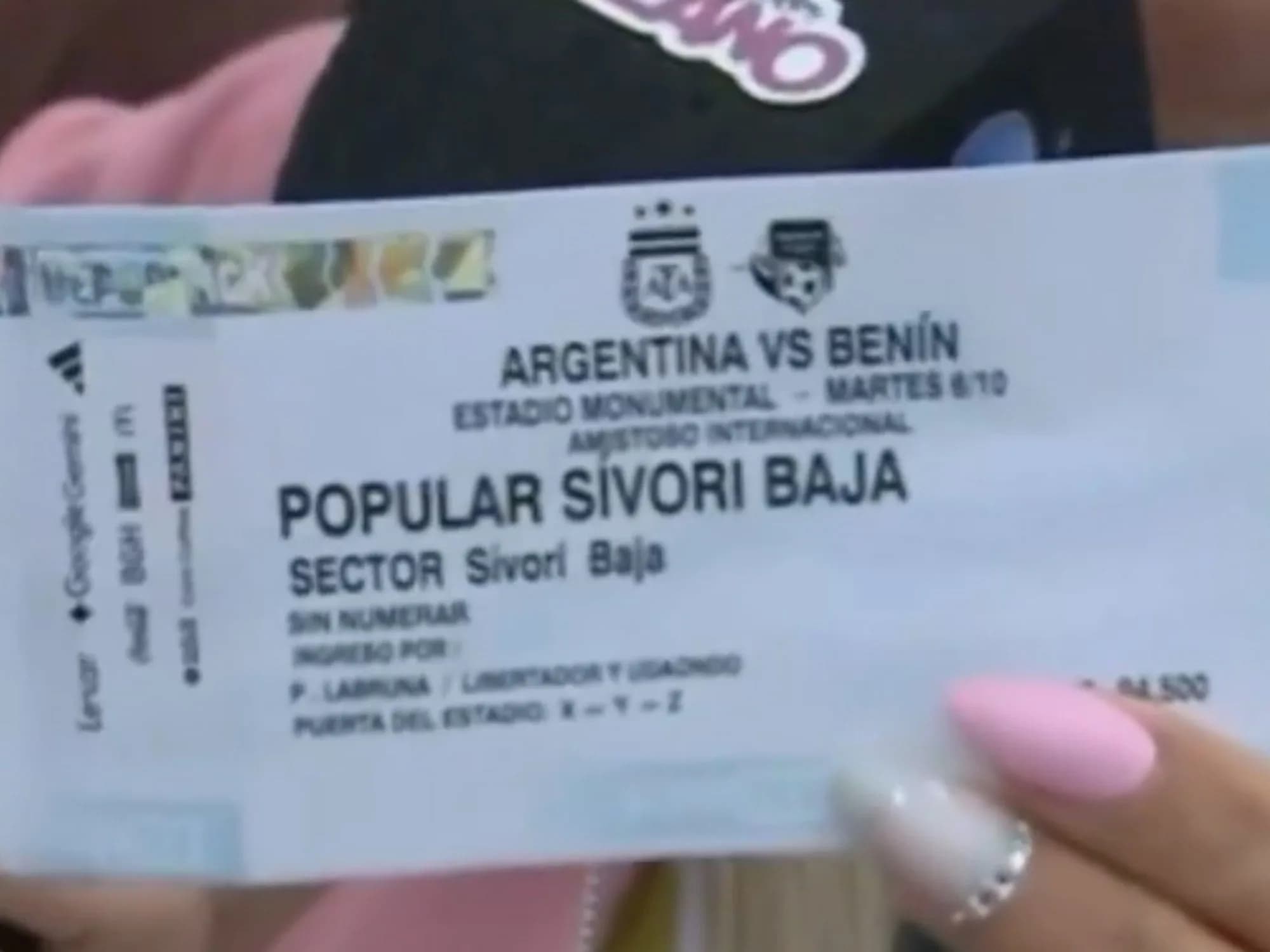 Video: no pudo entrar porque le vendieron una entrada falsa para ver a Messi
