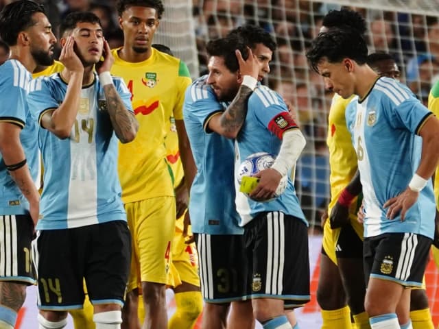 Con siete zurdos, los once que terminaron jugando en la Selección en la despedida de Messi