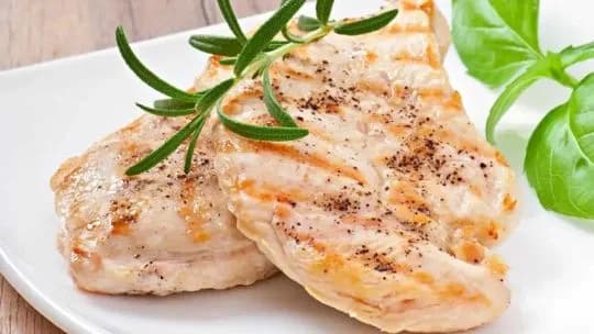 Consumo de pollo: anticipan que Argentina superará los 50 kilos por habitante en 2026