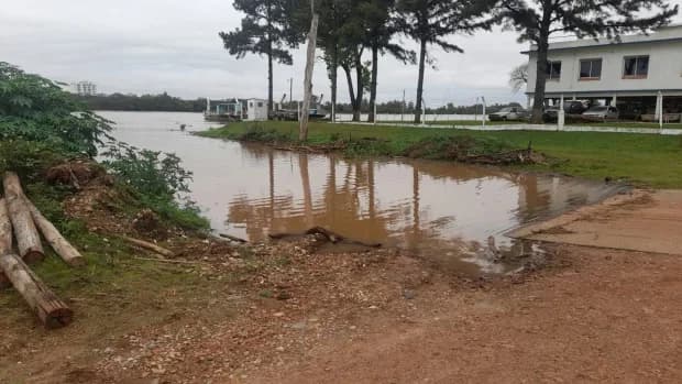Cierran un puerto del interior de Corrientes por la creciente del río Uruguay