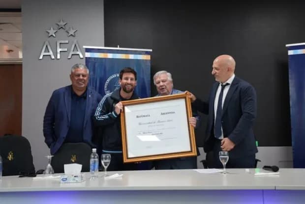Messi recibió el Doctorado Honoris Causa de la UBA antes de su despedida de la Selección Argentina