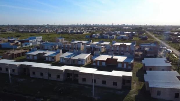 Becaria de Arquitectura de la Unne midió el costo ambiental de las viviendas sociales en Resistencia
