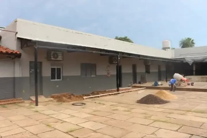 Buscan destrabar una deuda millonaria por obras escolares pendientes
