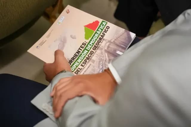 Presentaron un nuevo libro de Geografía para la educación secundaria