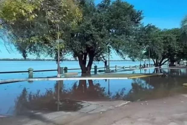 El río Uruguay superó el nivel de alerta en Paso de los Libres