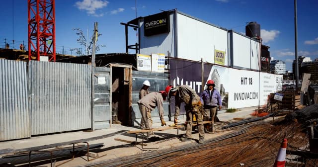 La industria y la construcción se recuperaron en agosto tras la fuerte caída de julio