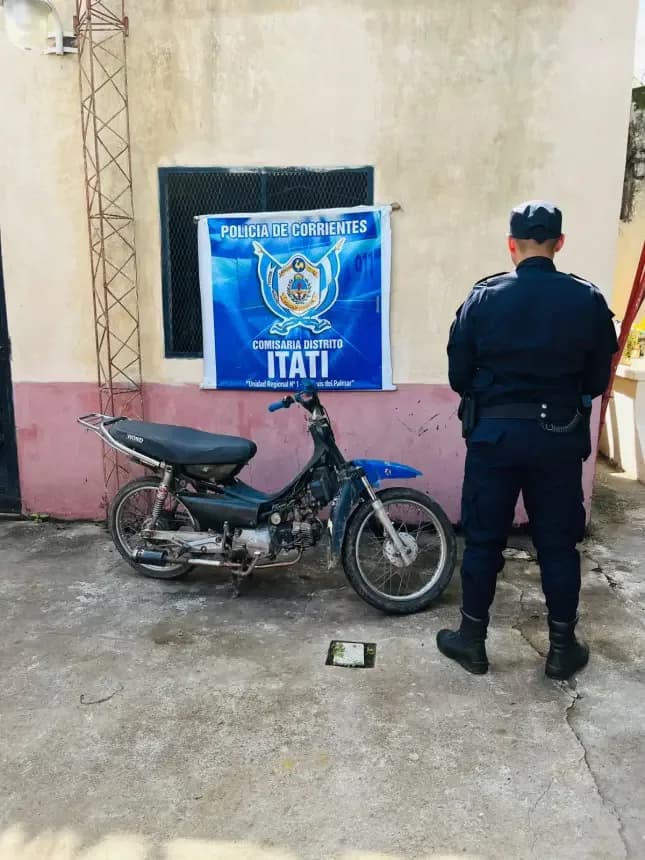 Escapó al ver a la Policía y abandonó una moto con los números adulterados