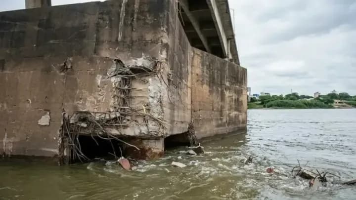 Un trabajo final de Ingeniería proponía hace 8 años otro tipo de defensas para los pilares del Puente Gral Belgrano