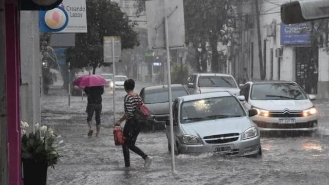 Doble alerta en Corrientes: cuándo llegan las tormentas y hasta cuándo seguirá la lluvia