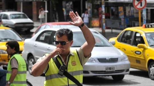 "Oportunismo político y voracidad institucional": el gremio municipal se opone a la idea que policías controlen el tránsito