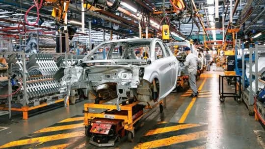 Stellantis advierte que podría cerrar sus fábricas en Argentina: “Todo puede suceder”