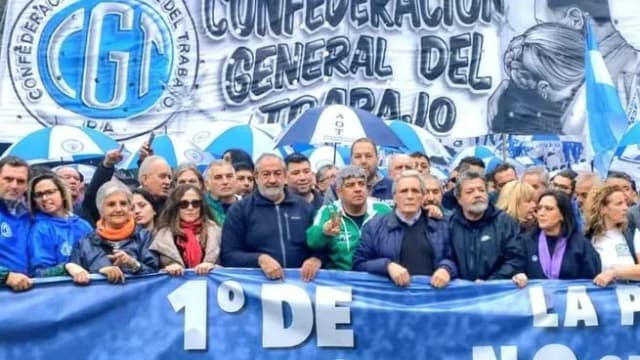 Marcha de la CGT en reclamo a  la crisis de la industria nacional