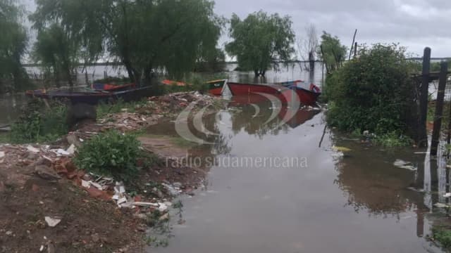 Capital: el Paraná crece y el agua avanza sobre zonas ribereñas