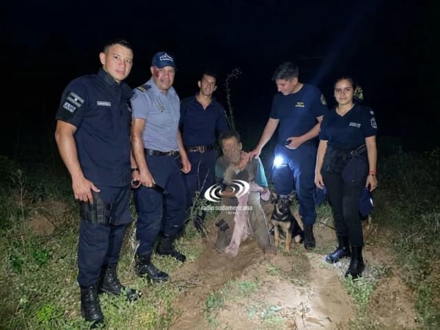 Estaba perdido en el monte y lo encontraron gracias a su perro