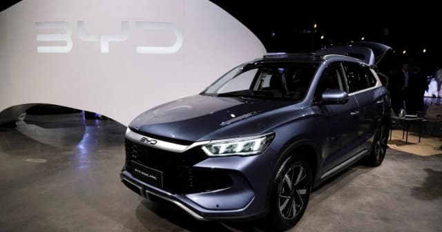 La marca china de autos eléctricos BYD analiza invertir en una fábrica de baterías de litio en Argentina