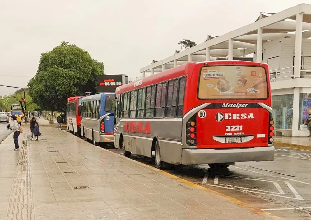 Choferes de colectivos irían al paro si no cobran antes del mediodía