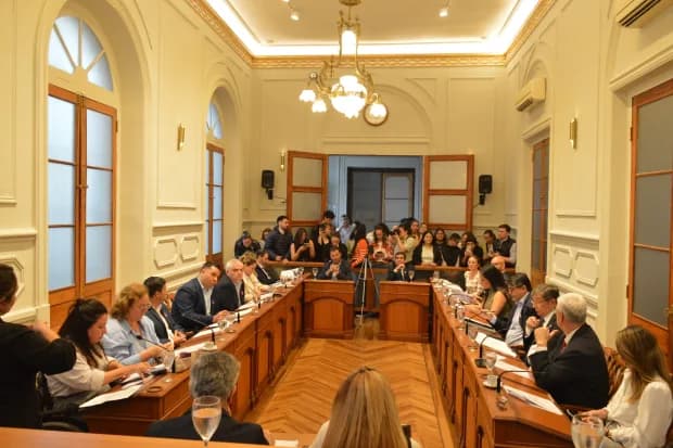 Se aprobó la incorporación de mobiliario urbano inclusivo en espacios públicos