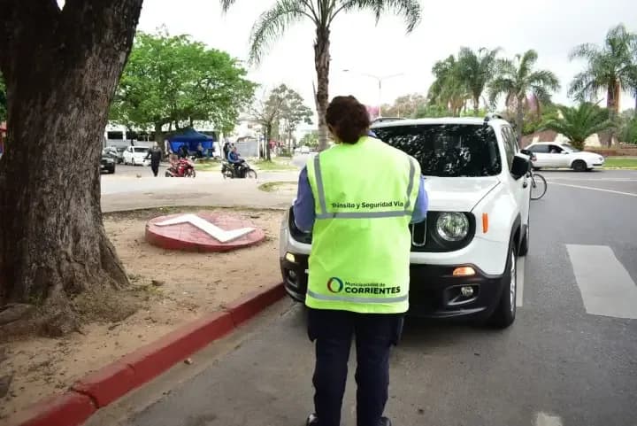 Qué documentación y elementos son obligatorios para circular en vehículos por Corrientes