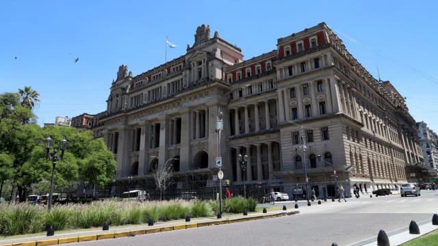 La Corte Suprema suspendió el artículo del DNU 70 que derogaba la ley de Tierras: dictó una medida cautelar interina