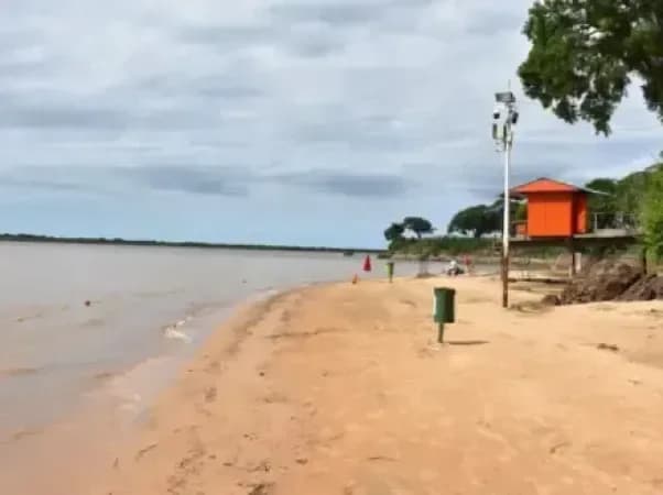 Por la crecida del río Paraná, inhabilitaron el acceso a la playa Islas Malvinas I
