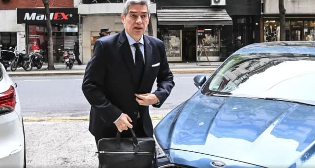 A pesar del fallo, insisten con la sesión para voltear el mega DNU70