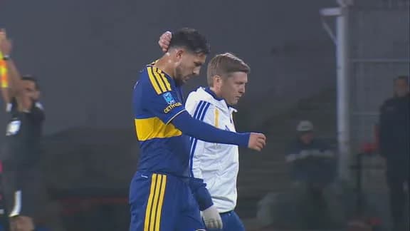 Alarma en Boca: Paredes salió minutos después de ingresar al campo