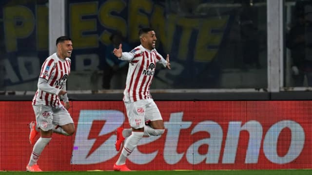 Boca sufre de arriba e Instituto sacó provecho con Galván para el segundo