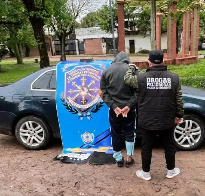 Descubierto con 
cinco "bochones" 
de cocaína