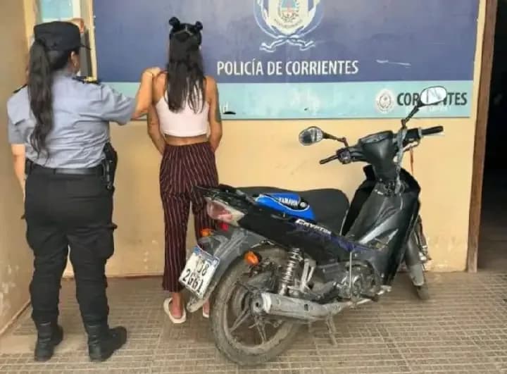 Mujer apresada con una moto robada en asalto 
a punta de cuchillo