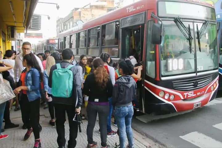 Bajo amenaza de paro, aparecieron los fondos y la UTA levantó la medida de fuerza