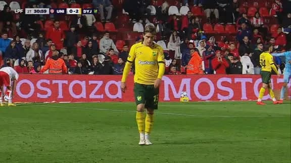 Por una dura entrada sobre Ayala, Sosa vio la roja ante Unión