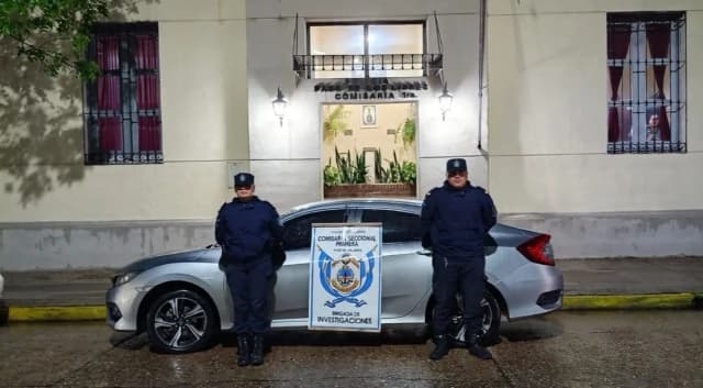 Allanaron un hospedaje en Corrientes: cuatro detenidos y miles de dólares secuestrados