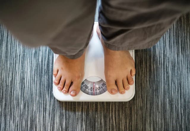 Dormir 80 minutos menos durante seis semanas nos hace engordar, según un nuevo estudio