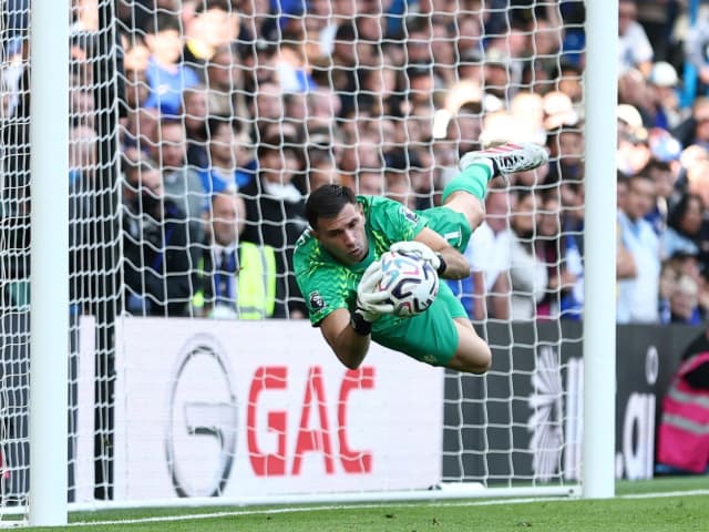 Con atajadones de Dibu Martínez, Chelsea golea 5-1 a un Bournemouth que pelea para no descender