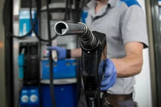 Estaciones de servicio: Caída en ventas y costos en alza meten presión