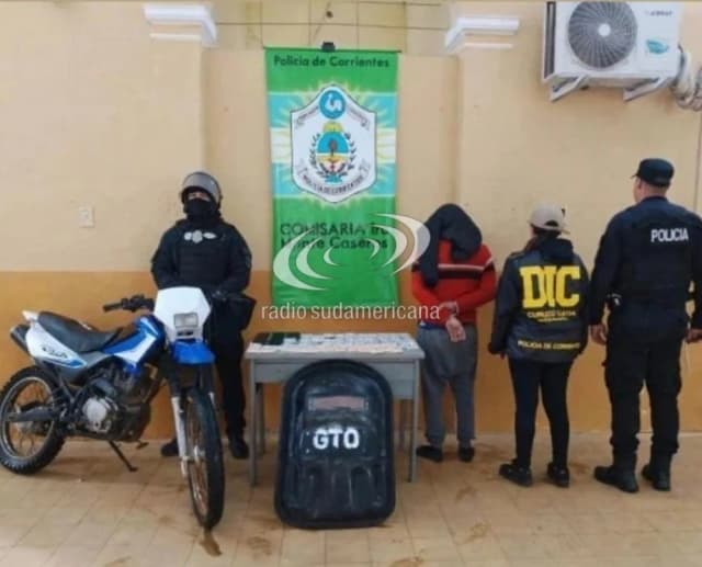 Detuvieron a un hombre y secuestraron cocaína, dinero y una moto