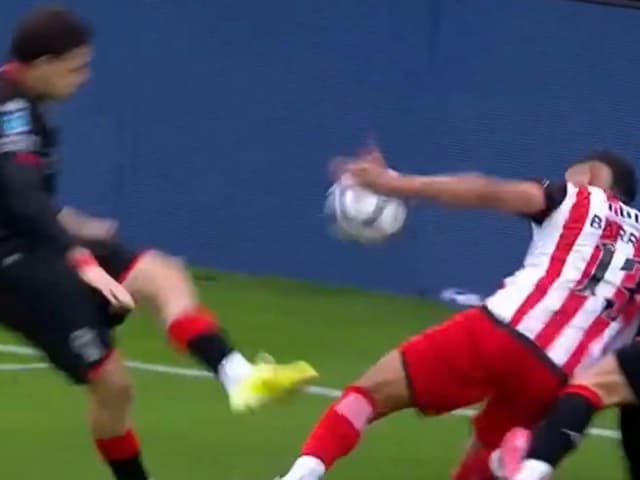Video: el insólito penal que no le dieron a Huracán en la derrota frente a Barracas